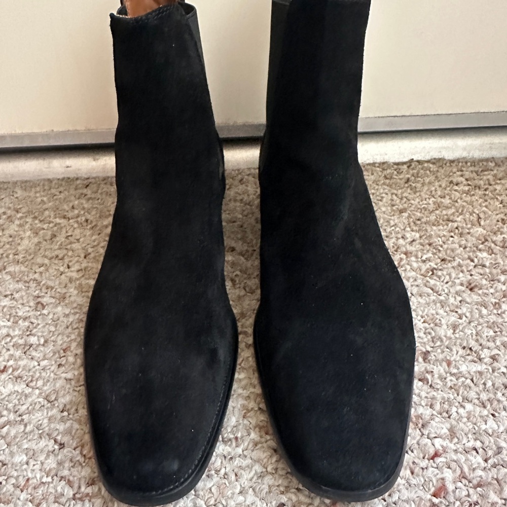 Aldo Black Chelsea Boots Sleek Suede Design